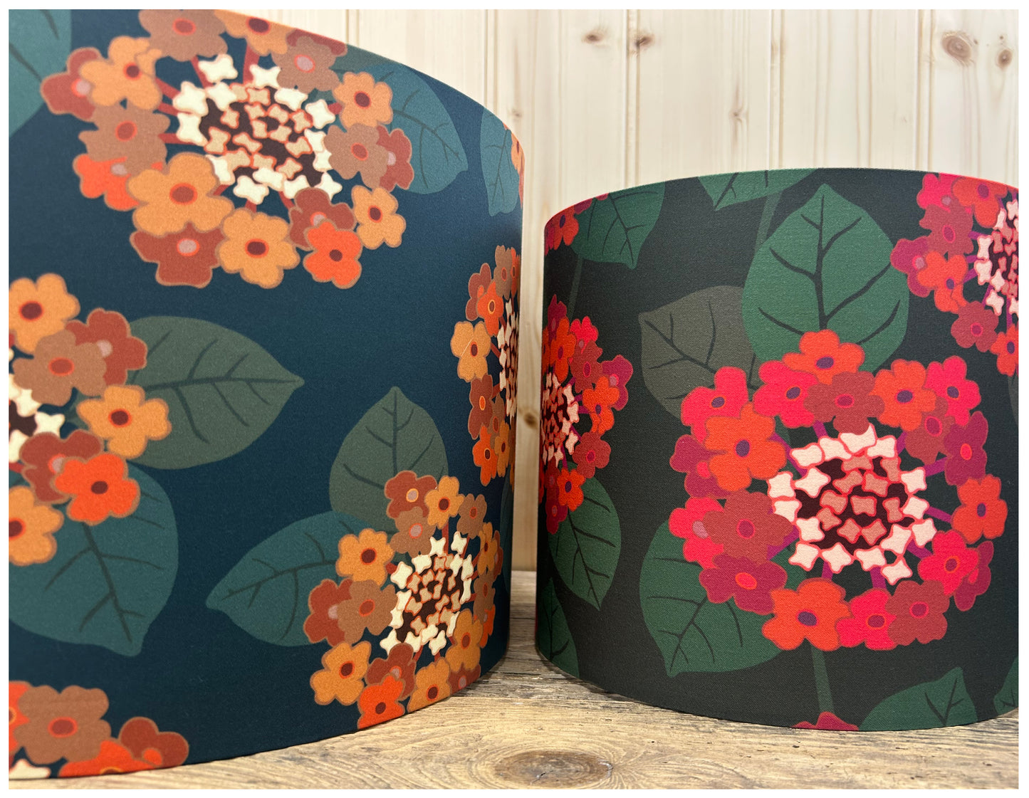RETRO STARBURST FLOWER (Hot pink on dark green) Lampshade
